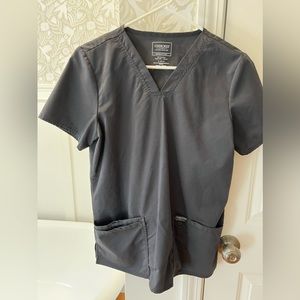 Cherokee scrub top size small